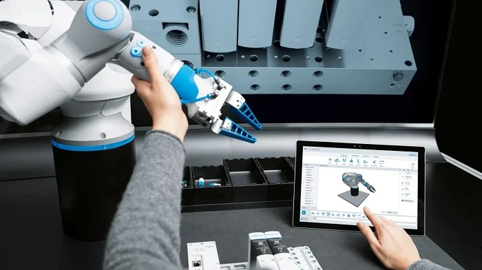 Master Coordinated Motion Control for Multi-Axis Servo Systems